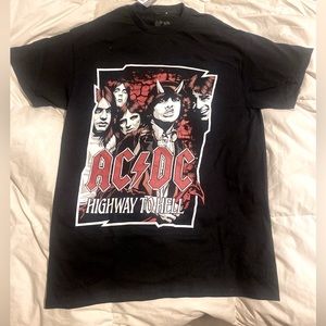 NWT 🎸 AC/DC graphic tee 🎸 size medium 🎸 brand new